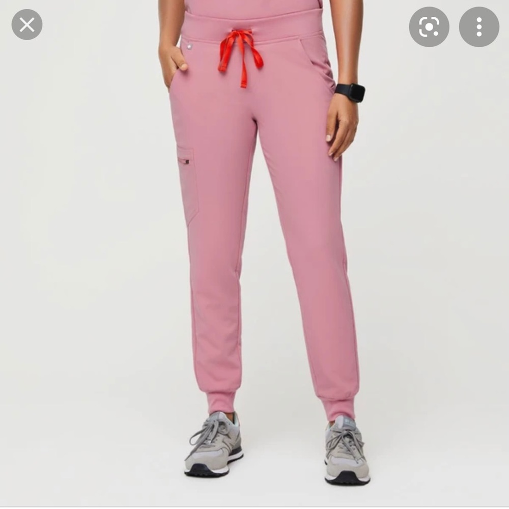 Figs chalk pink Zamora jogger and rafaela top